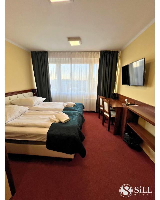 Deluxe Twin Room image 1
