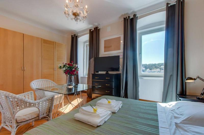Sea view apartment Vindobona 2 modern stay with parking in Mali Lošinj Center - image 27