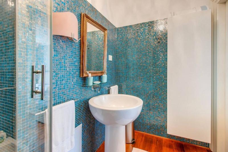 Sea view apartment Vindobona 2 modern stay with parking in Mali Lošinj Center - image 8