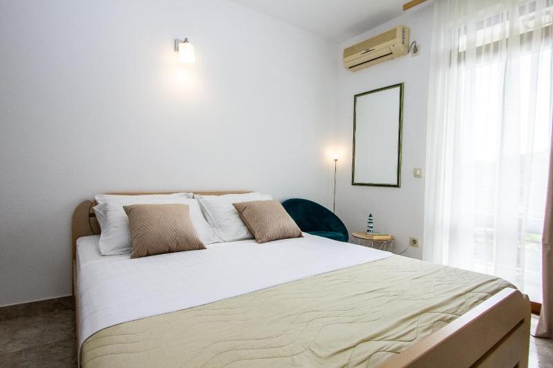 Double Room with Balcony image 1