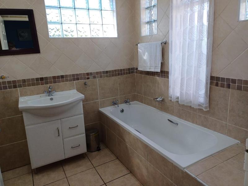 Orchard Guesthouse - image 8