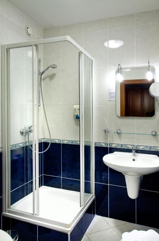 Superior Twin Room image 3