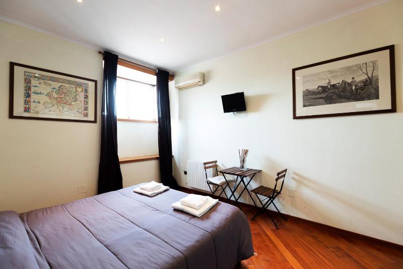 Standard Double Room image 4