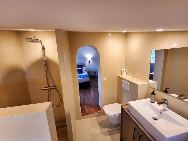 Privilege Room with Hill View image 3