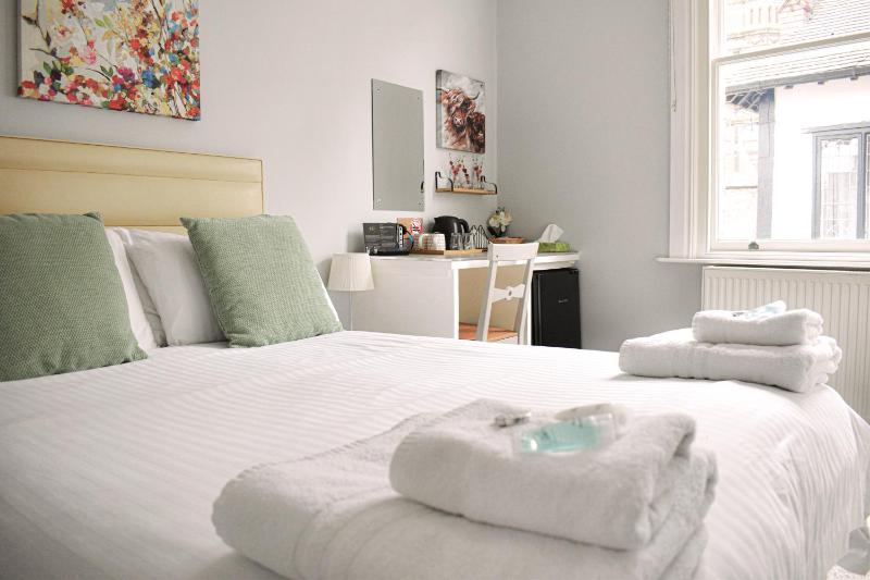 Double Room with Private Bathroom image 3
