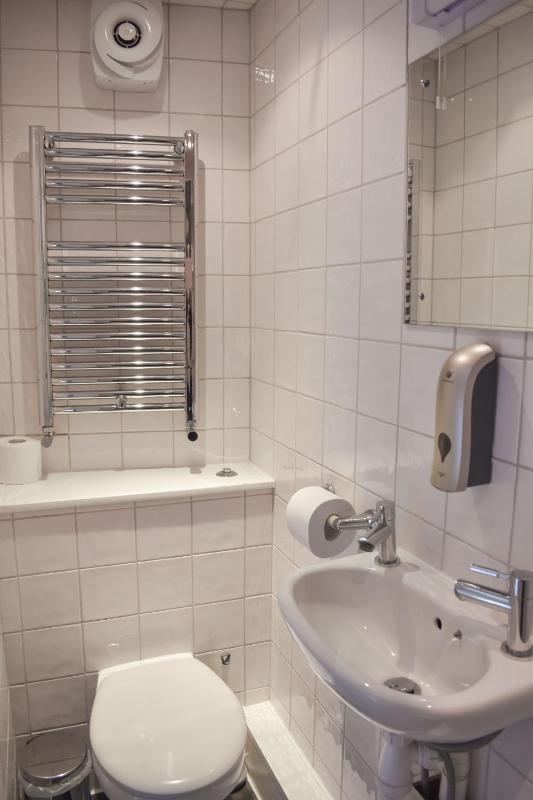 Double Room with Private Bathroom image 2