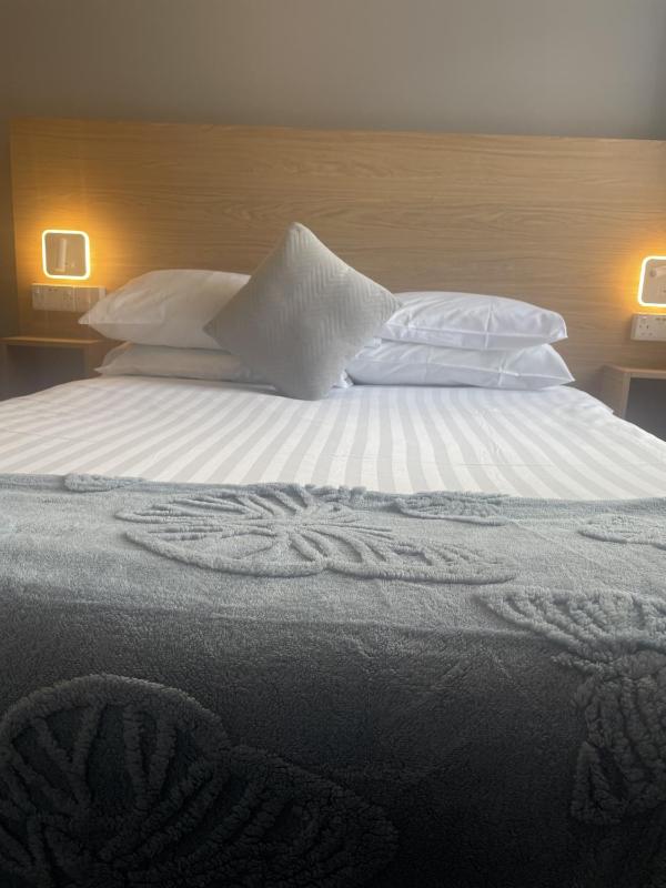 Budget Double Room image 3