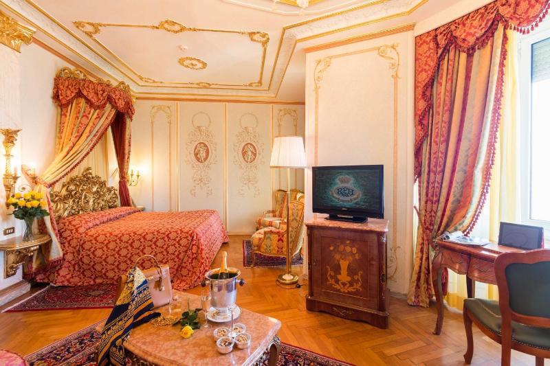 Junior Suite with Lake View image 3