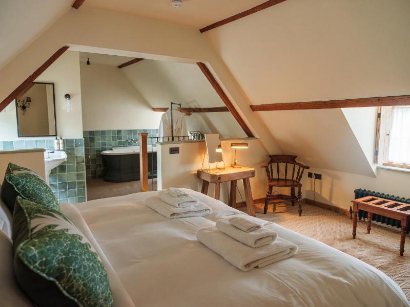 Suite with Garden View image 3
