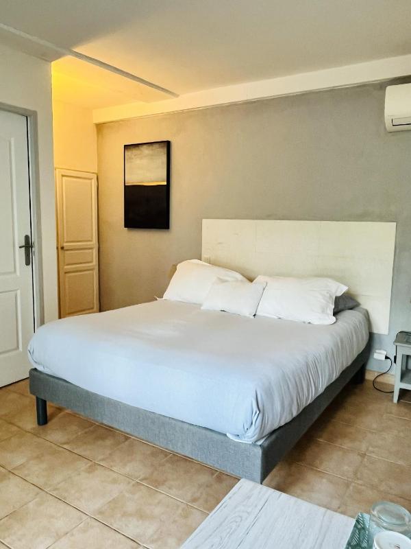 Superior Double Room with Private Bathroom image 1