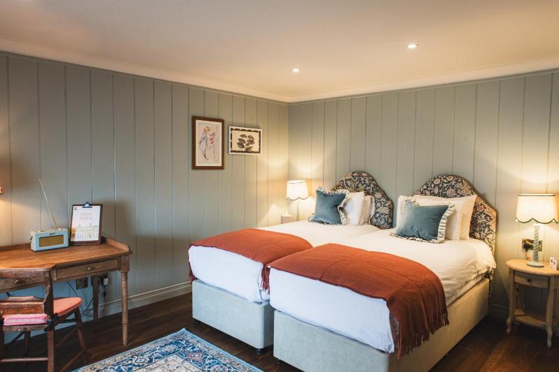 Twin Room image 3