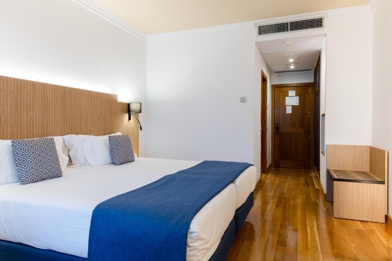 Twin Room image 1