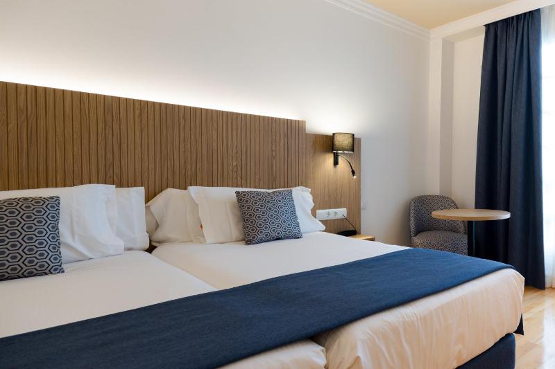 Twin Room with Spa Access image 1