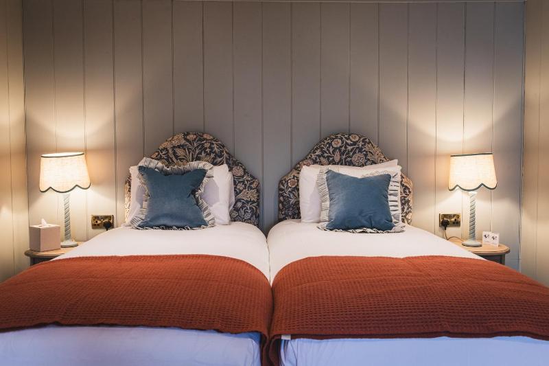 Twin Room image 1