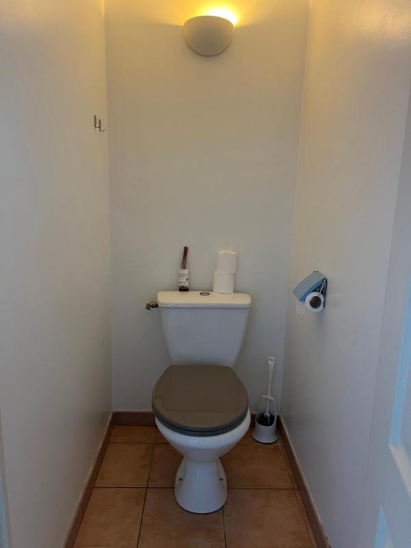 Deluxe Double Room with Private Bathroom image 3