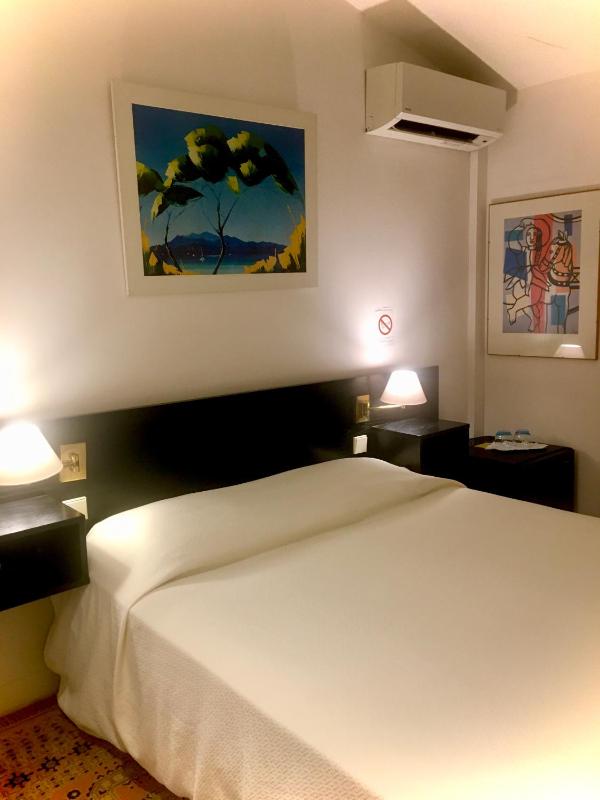 Small Double Room image 3