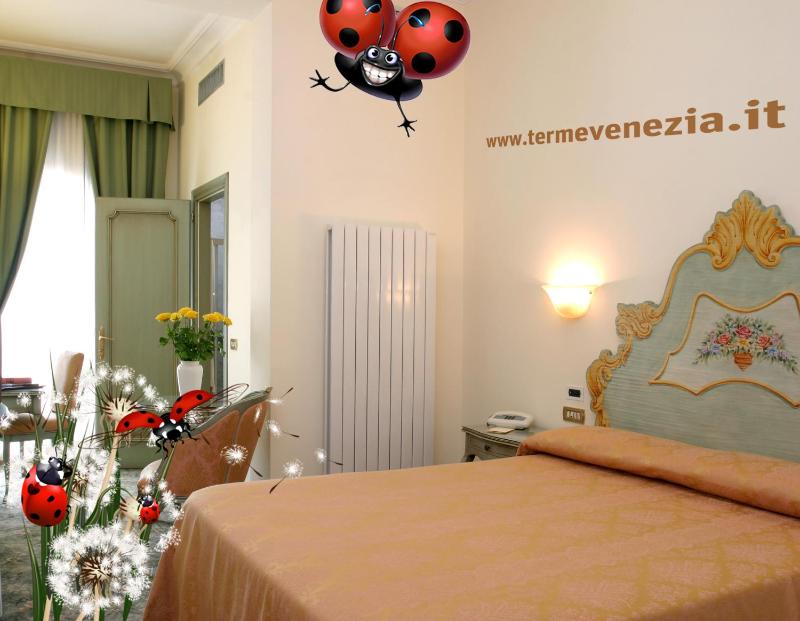 Classic Single Room with Balcony image 1