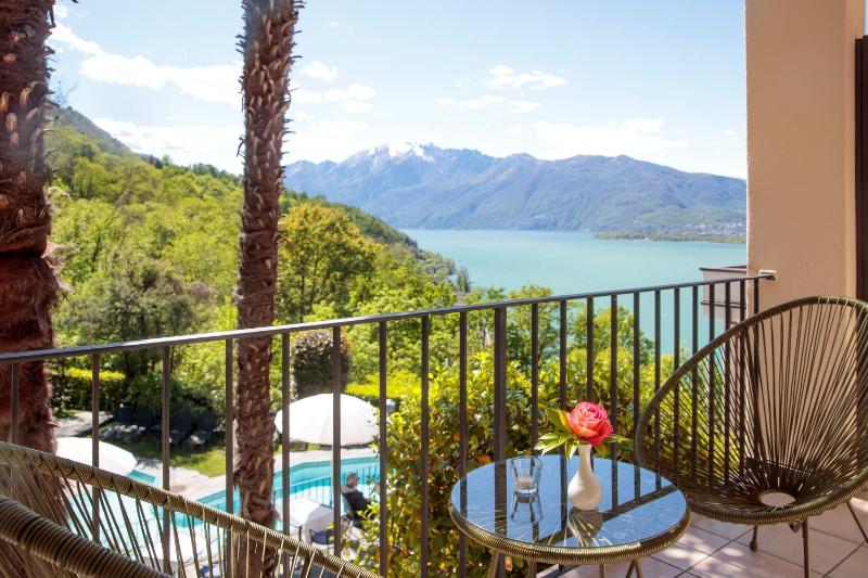 Bellavista Deluxe Double Room with Balcony image 2