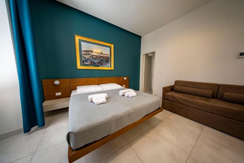 CATANIA LIVING ROOMS - image 20