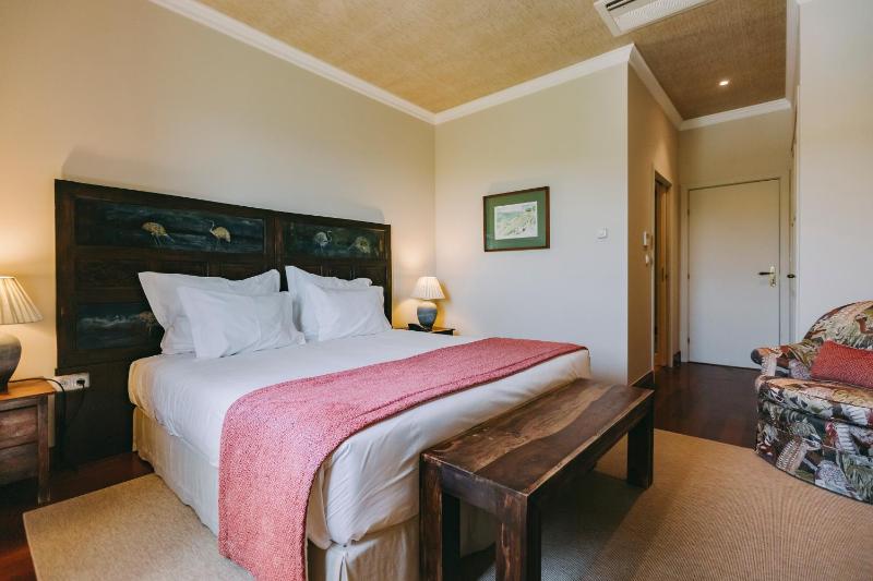 Standard Double or Twin Room image 4