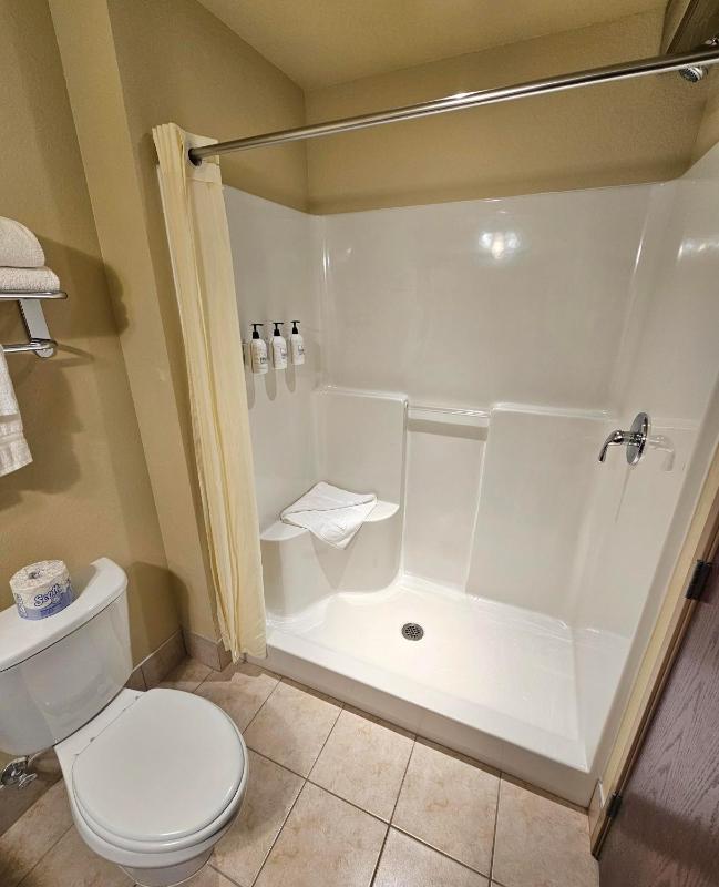 King Suite with Spa Bath - Non-Smoking image 3