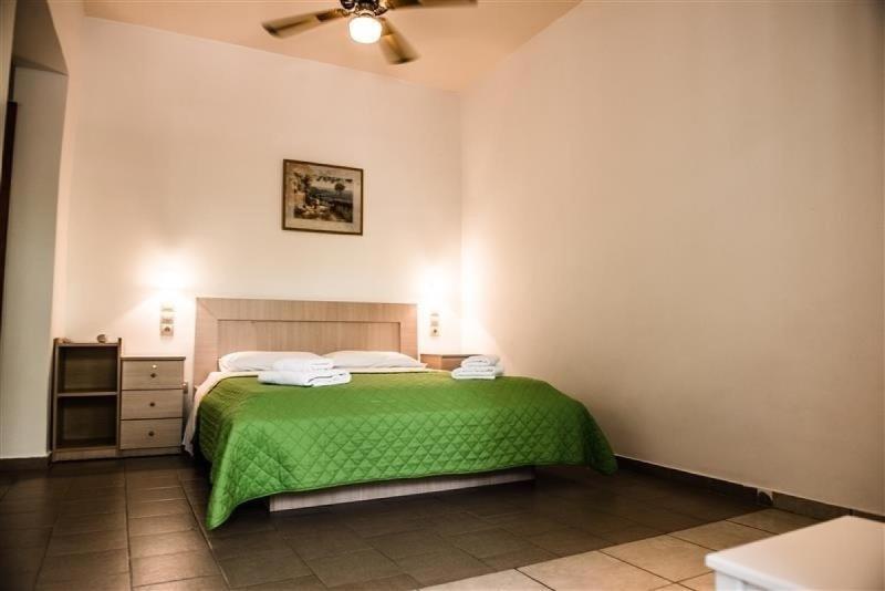 Standard Double Room image 3