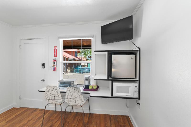 Atomic Short-Term Rentals - image 10