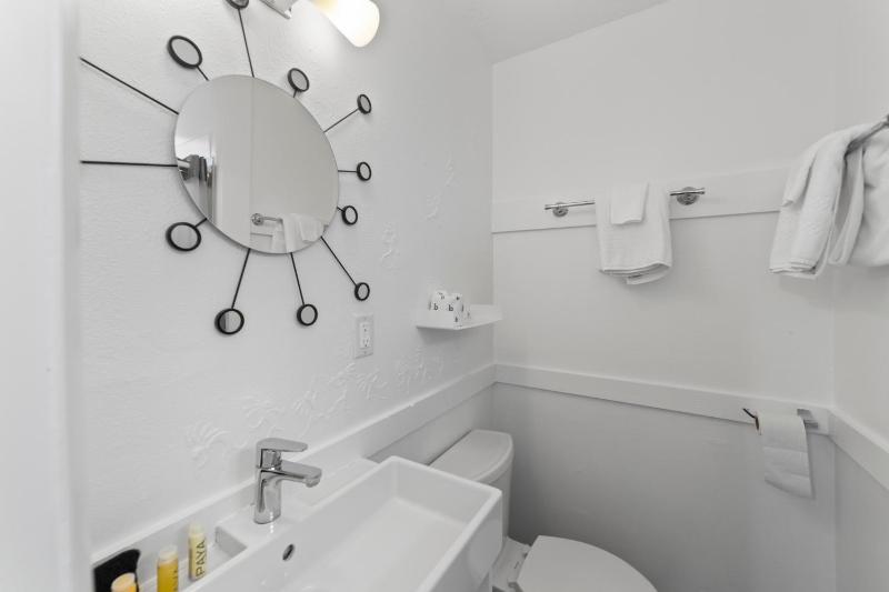 Atomic Short-Term Rentals - image 41