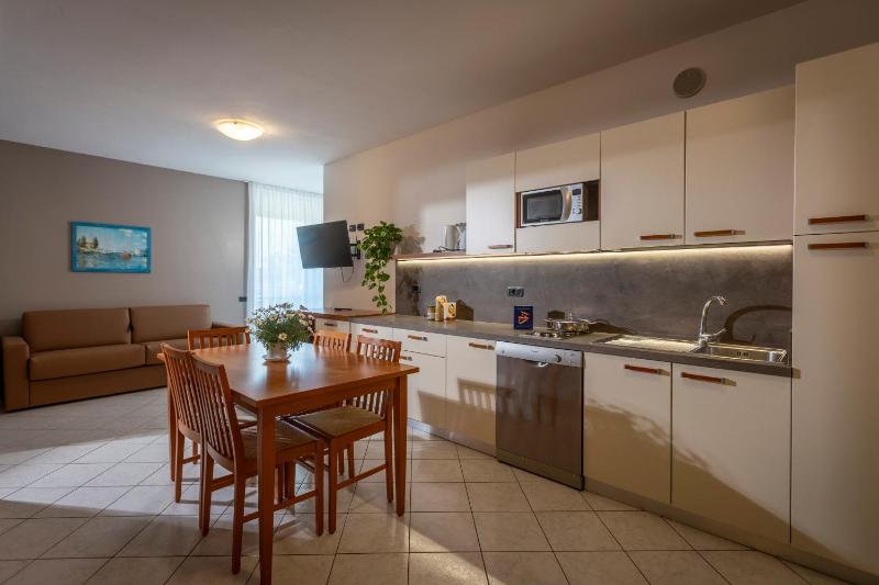 One-Bedroom Apartment (5 Adults) image 4