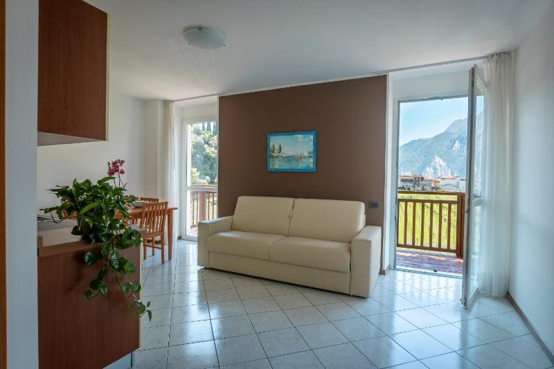 One-Bedroom Apartment (5 Adults) image 3