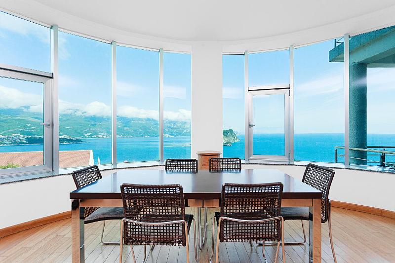 Apartment with Sea View image 2