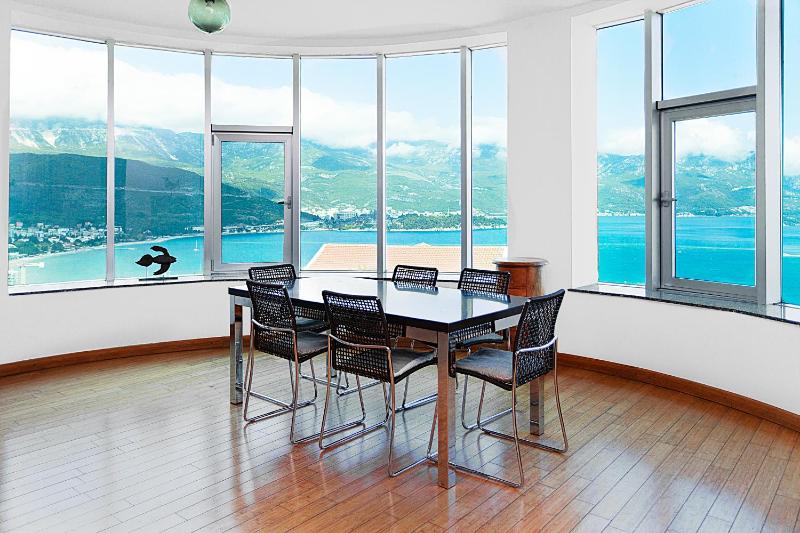 Apartment with Sea View image 3