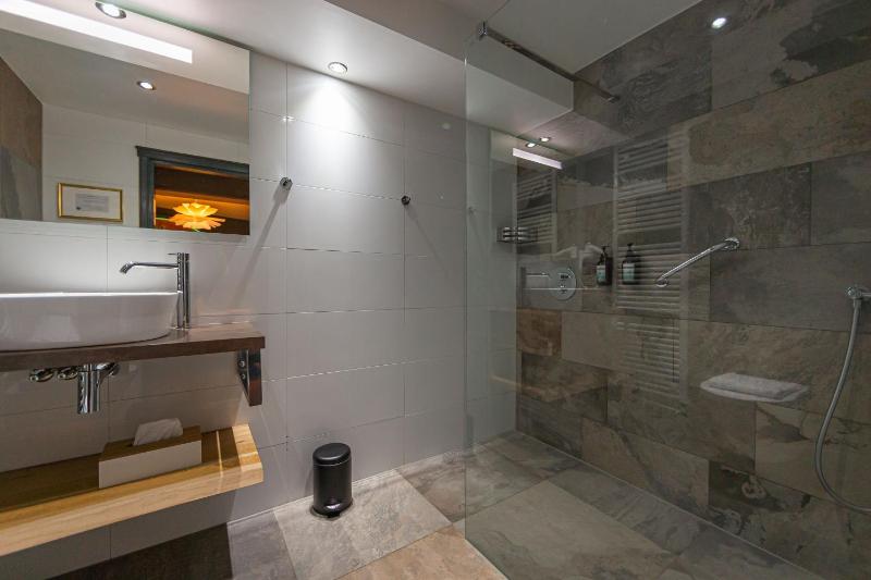 Superior Double Room image 3