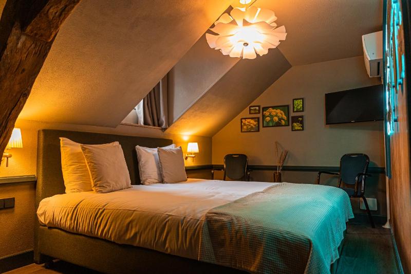 Economy Double or Twin Room image 4