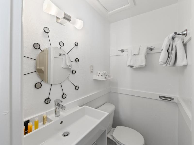 Atomic Short-Term Rentals - image 38