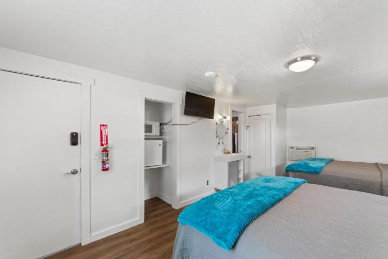 Atomic Short-Term Rentals - image 13