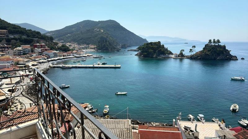 Double Room with Sea View image 1