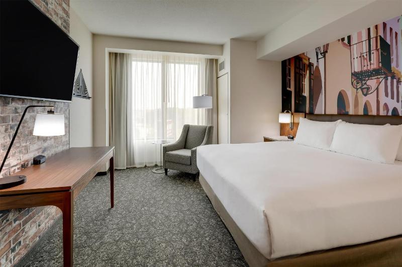 King Suite with Sofa Bed - Accessible, Tub image 1