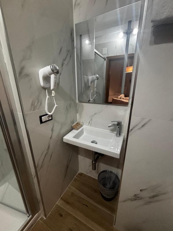 Quadruple Room image 4