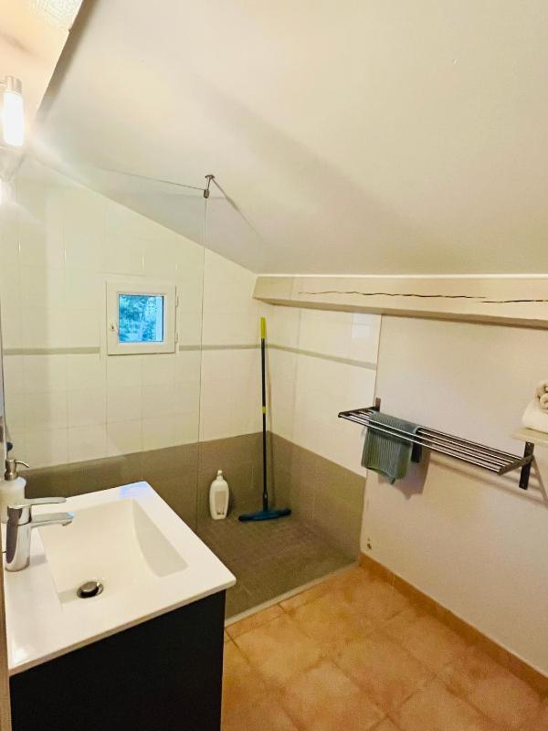 Triple Room with Private Bathroom image 4