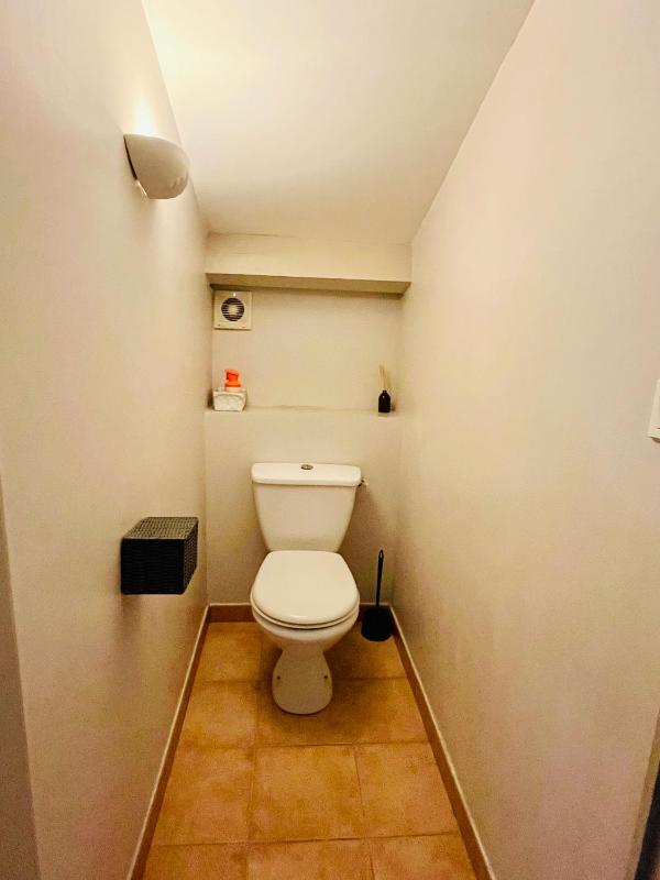 Triple Room with Private Bathroom image 3