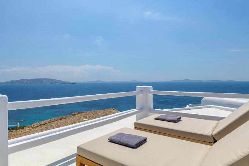 Deluxe Sea View Room image 3