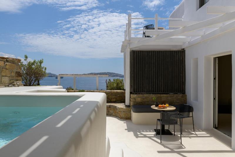 Premium Sea View Suite with outdoor mini plunge pool image 3