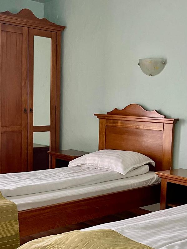 Twin Room image 1