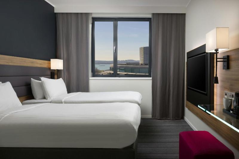 Moxy Double Sleeper, Guest room, 2 Twin/Single Bed(s) image 4