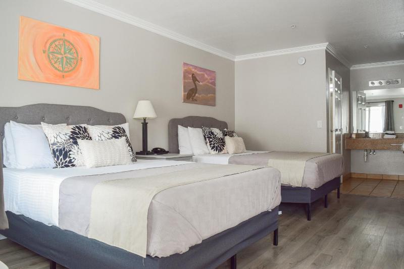 Classic Quadruple Room image 2