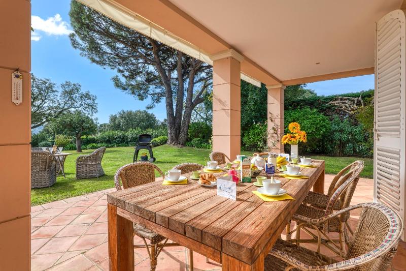 Villa Tortue - Private Pool & Sea View - Happy Rentals - image 12