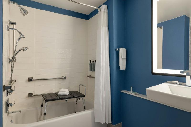 King Room image 3