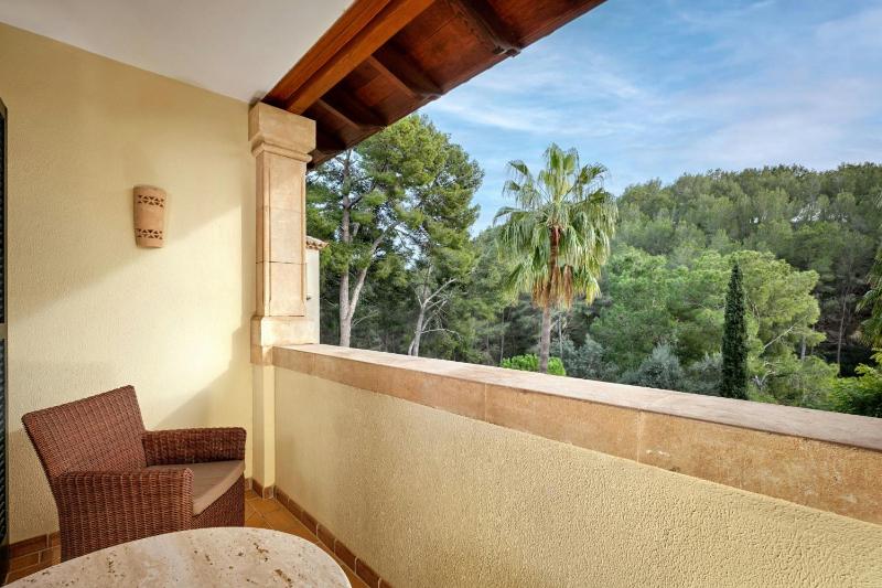Junior Suite with Resort View image 2