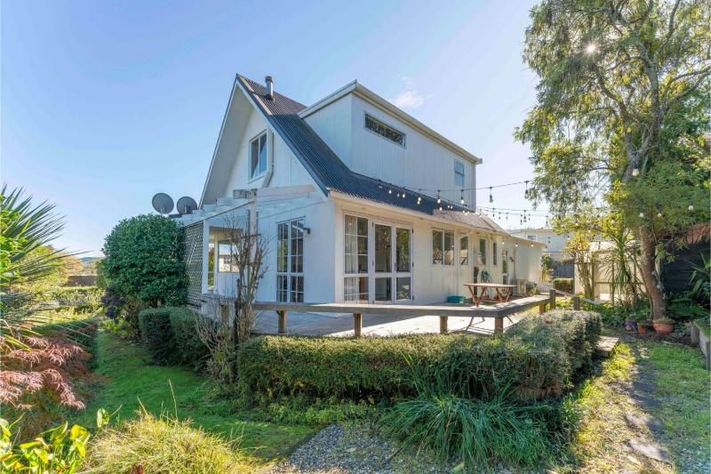 Serenity Cottage - Taupo Holiday Home - image 4